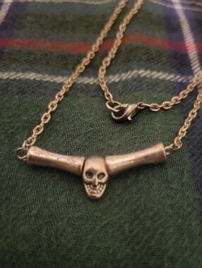 Vintage Silver Tone Skull Bar Pendant Necklace - 90's Goth Jewellery